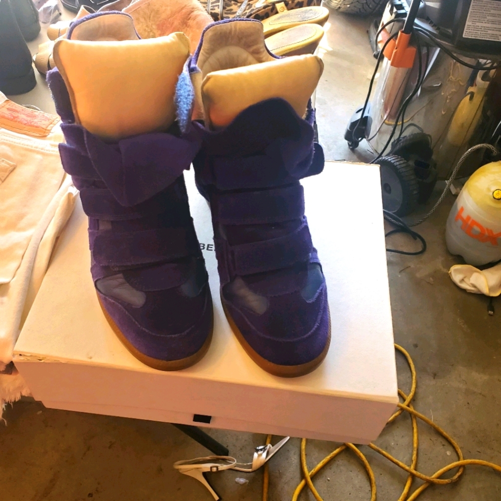 SOLD- DO NOT SUBMIT OFFERS...NO LONGER AVAILABLE Isabel Marant Beckett Sneakers